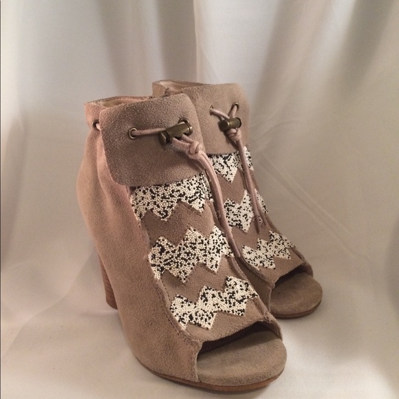 House of Harlow Suede Booties - Picture 6 of 6